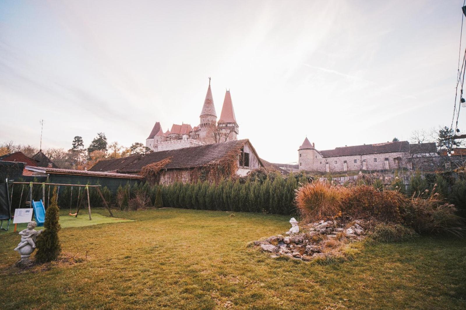 Pensiunea Hanul Huniazilor Hunedoara Exterior foto