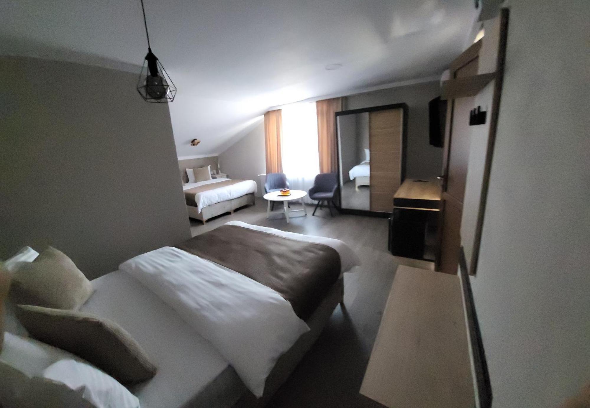 Pensiunea Hanul Huniazilor Hunedoara Exterior foto