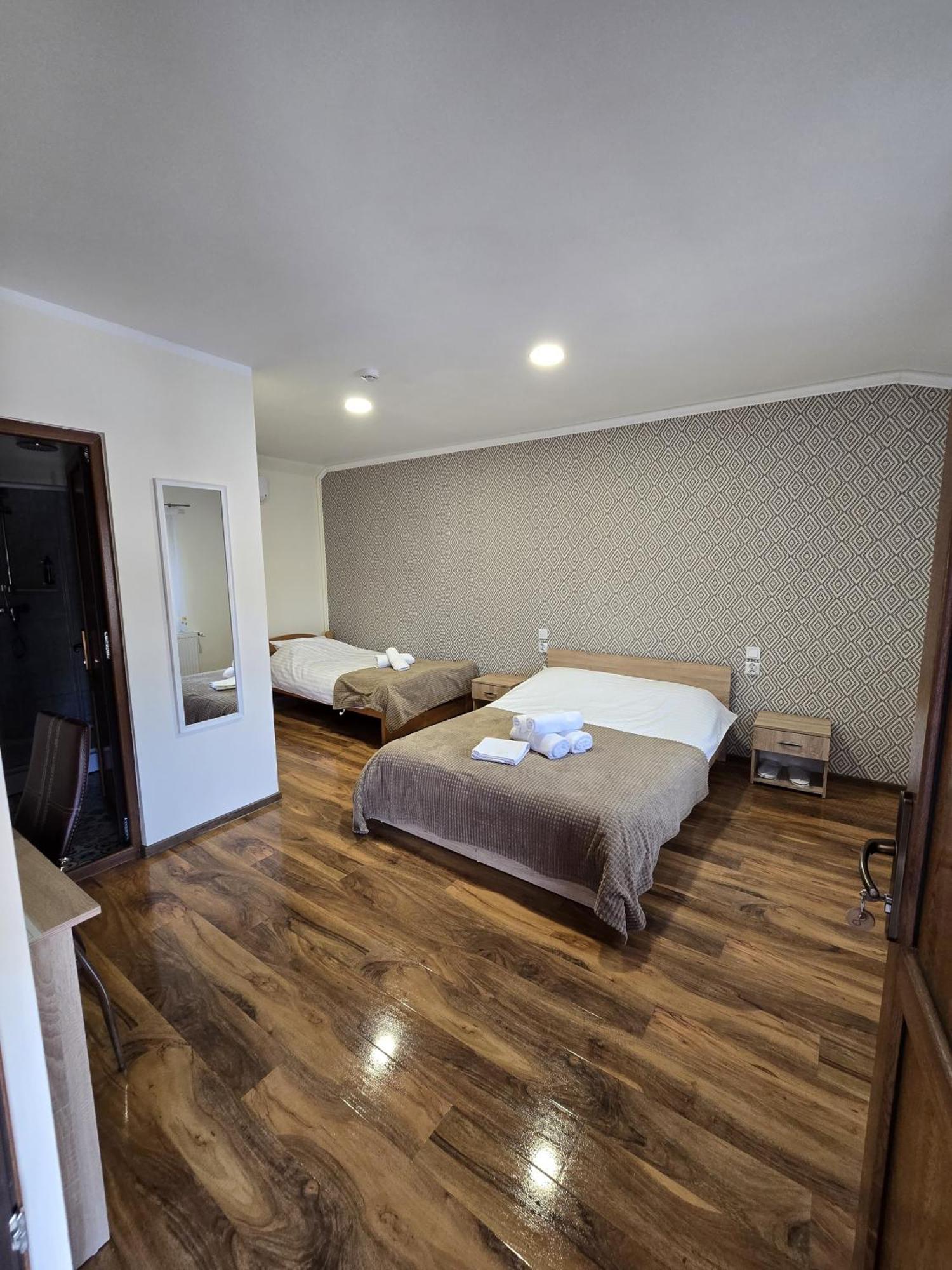 Pensiunea Hanul Huniazilor Hunedoara Exterior foto